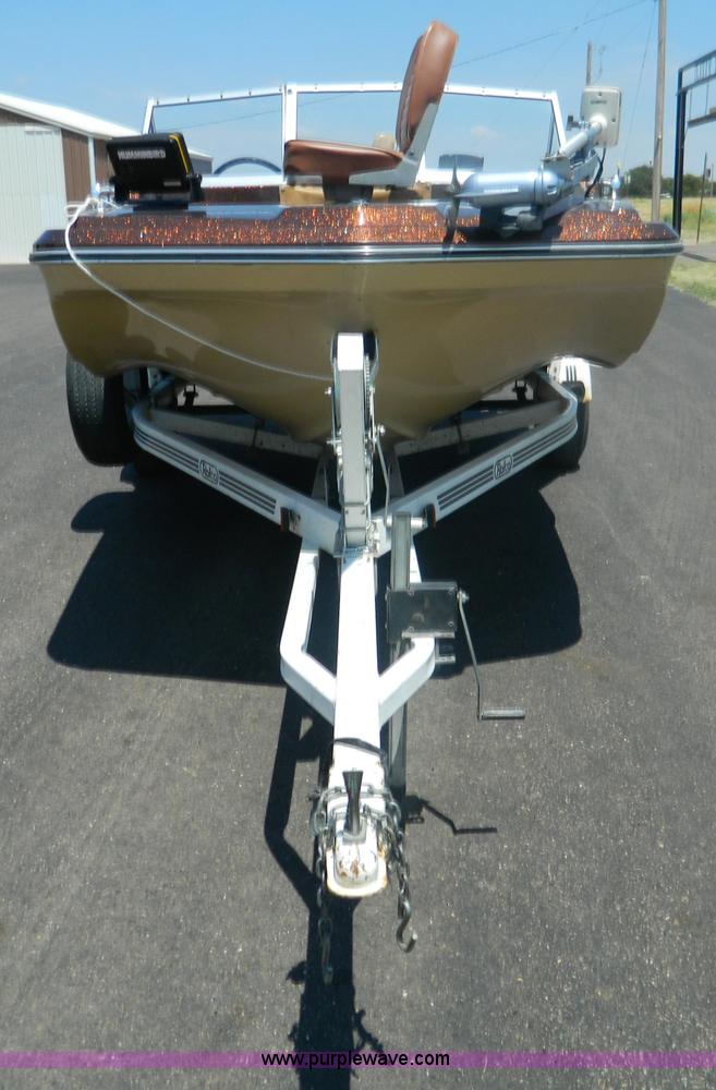 image for item B3807 1984 Speedliner 16' fiberglass tri-hull boat