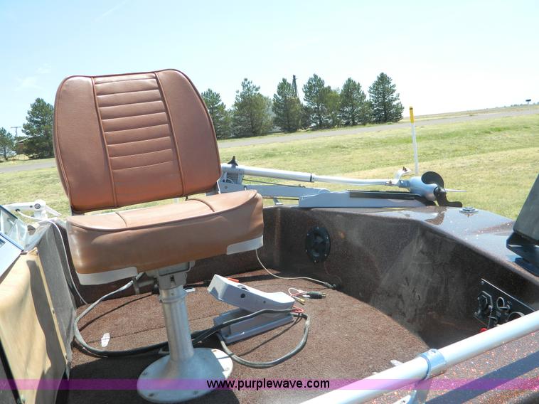 image for item B3807 1984 Speedliner 16' fiberglass tri-hull boat