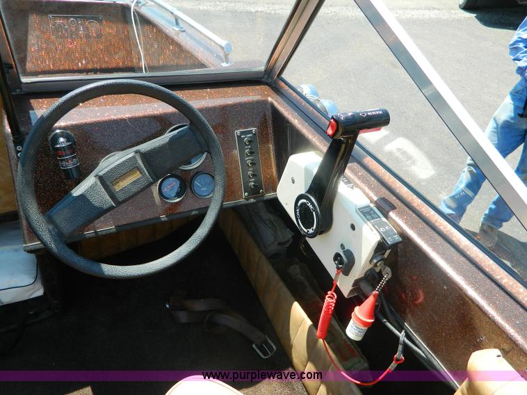 image for item B3807 1984 Speedliner 16' fiberglass tri-hull boat