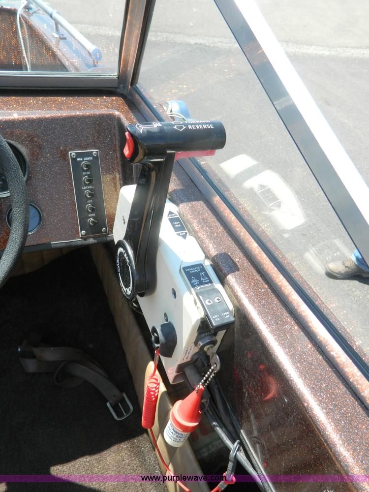 image for item B3807 1984 Speedliner 16' fiberglass tri-hull boat