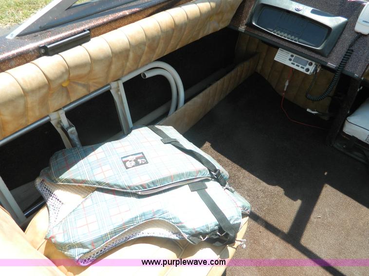 image for item B3807 1984 Speedliner 16' fiberglass tri-hull boat