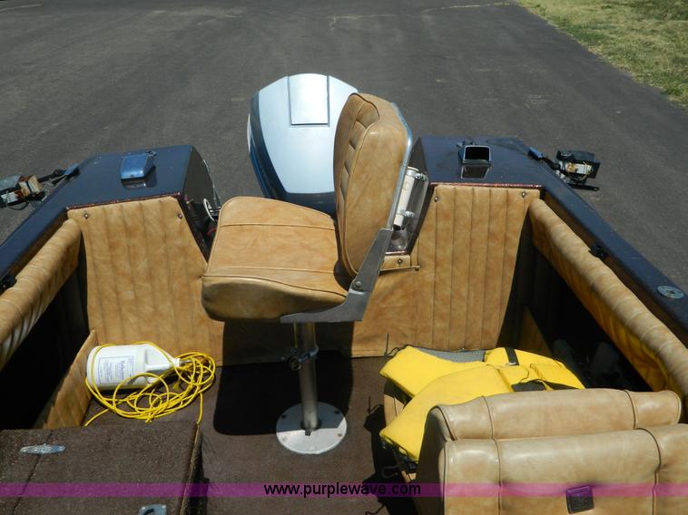 image for item B3807 1984 Speedliner 16' fiberglass tri-hull boat