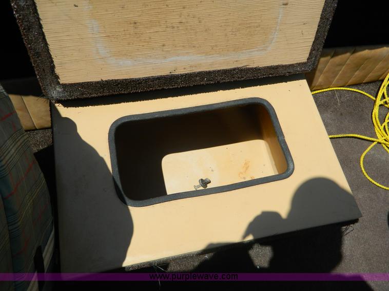 image for item B3807 1984 Speedliner 16' fiberglass tri-hull boat