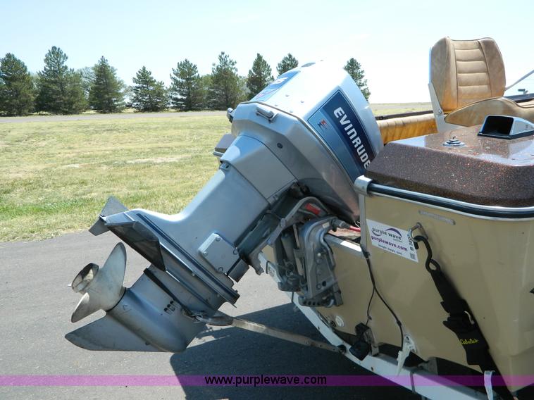 image for item B3807 1984 Speedliner 16' fiberglass tri-hull boat