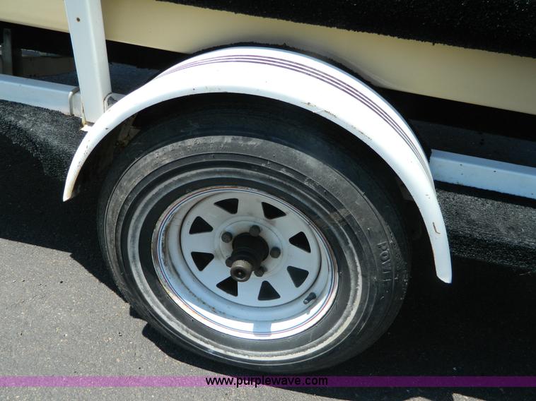 image for item B3807 1984 Speedliner 16' fiberglass tri-hull boat