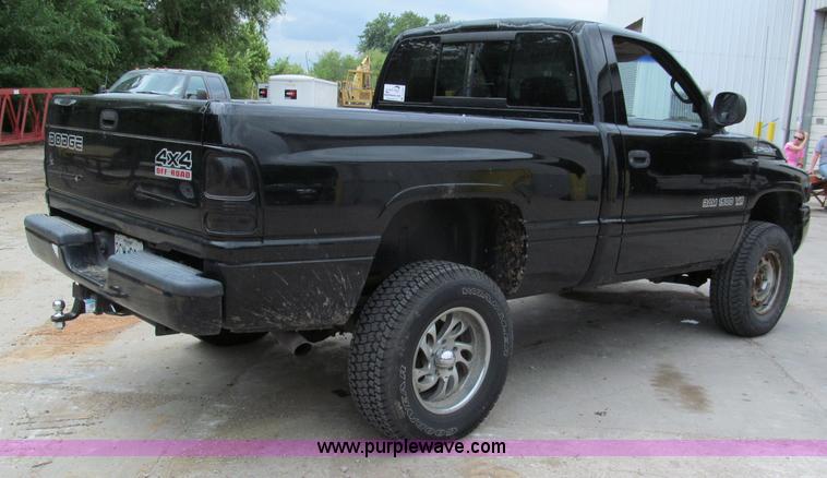 image for item C2364 2001 Dodge Ram 1500 Sport pickup truck