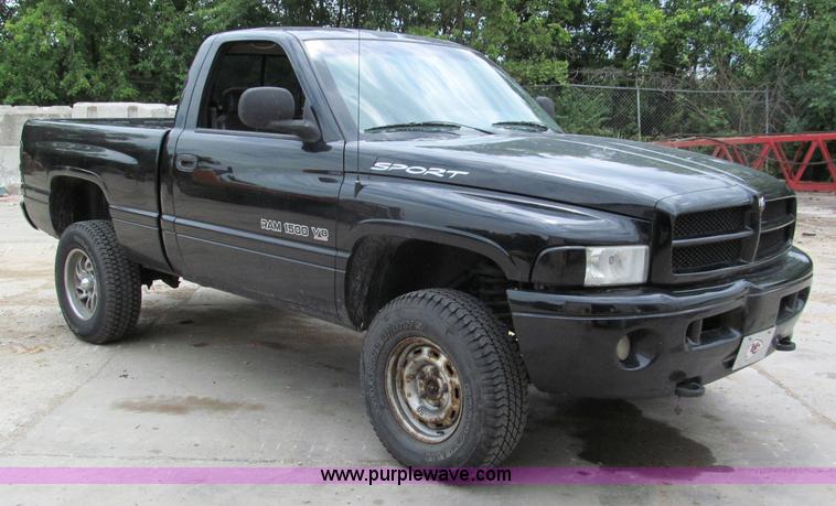 image for item C2364 2001 Dodge Ram 1500 Sport pickup truck