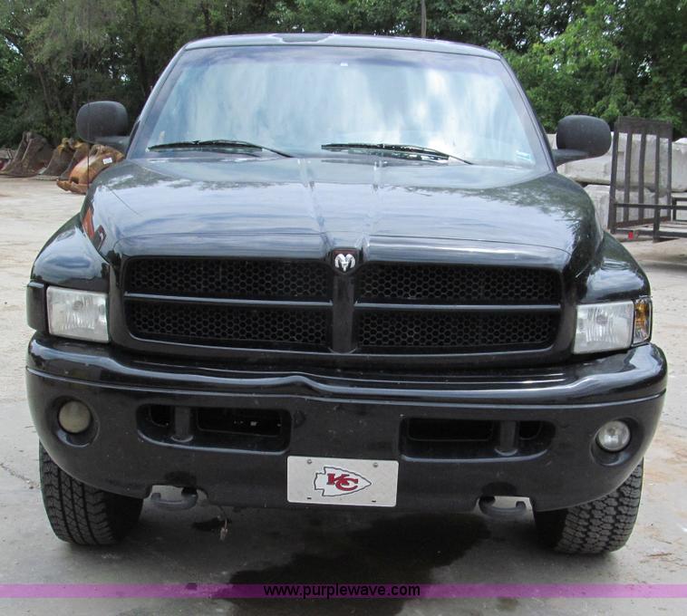 image for item C2364 2001 Dodge Ram 1500 Sport pickup truck