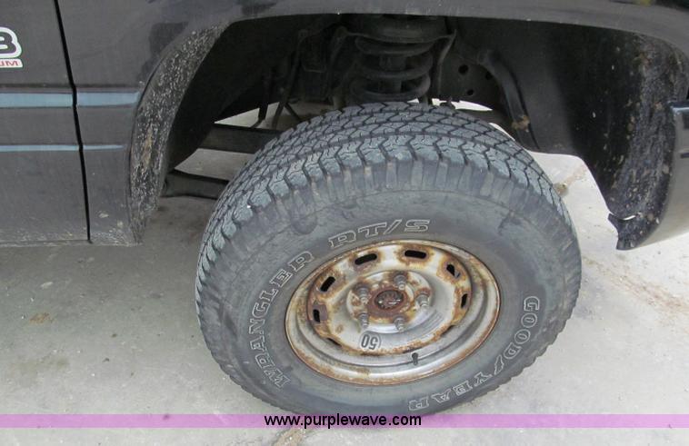 image for item C2364 2001 Dodge Ram 1500 Sport pickup truck