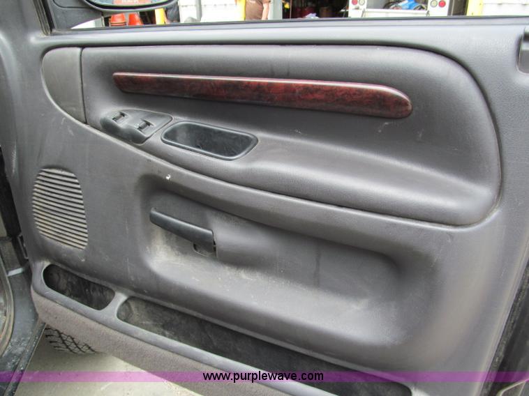 image for item C2364 2001 Dodge Ram 1500 Sport pickup truck