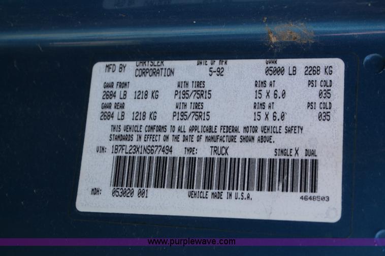 image for item C2559 1992 Dodge Dakota Club Cab pickup truck