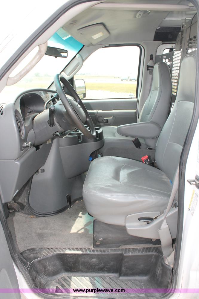 image for item C2600 2006 Ford E350 Super Duty cargo van