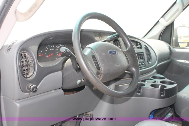 image for item C2600 2006 Ford E350 Super Duty cargo van