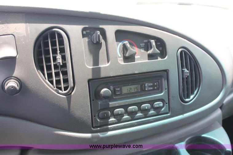 image for item C2600 2006 Ford E350 Super Duty cargo van