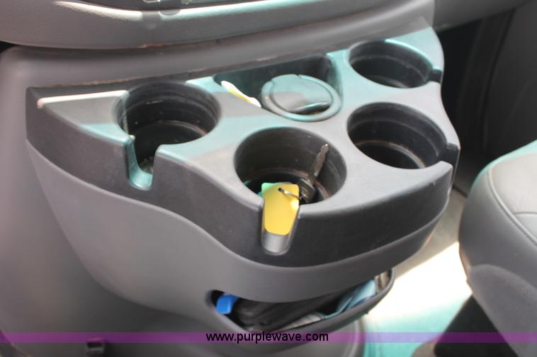 image for item C2600 2006 Ford E350 Super Duty cargo van