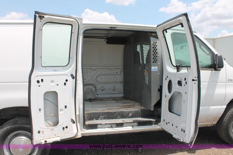 image for item C2600 2006 Ford E350 Super Duty cargo van