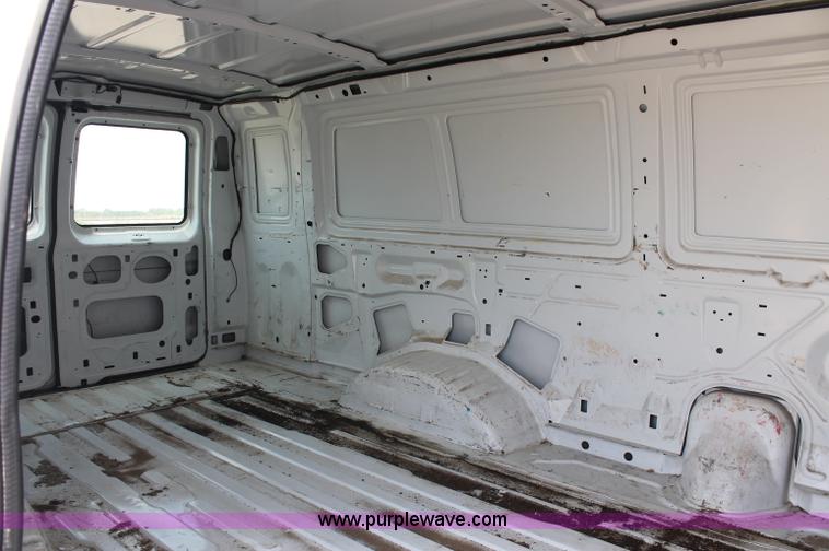 image for item C2600 2006 Ford E350 Super Duty cargo van