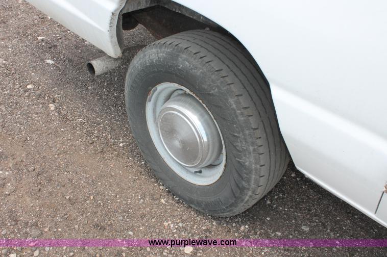 image for item C2600 2006 Ford E350 Super Duty cargo van
