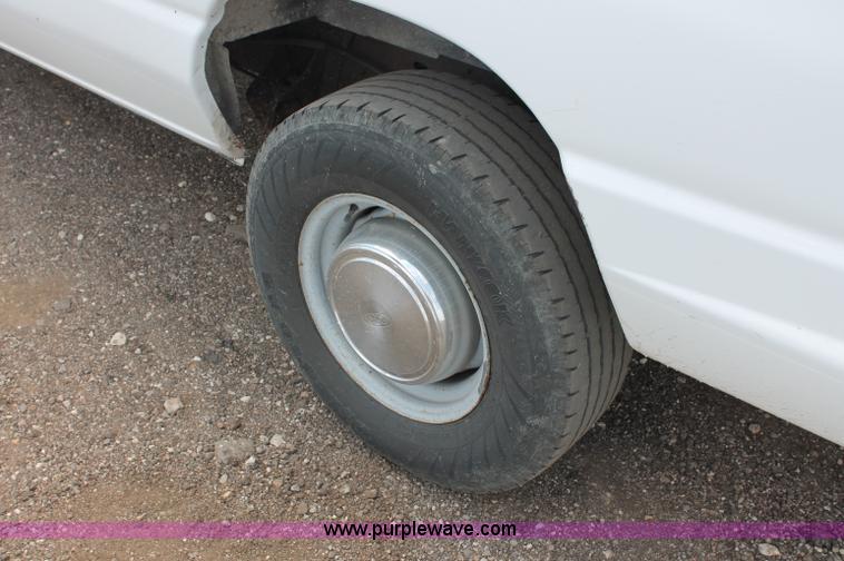 image for item C2600 2006 Ford E350 Super Duty cargo van