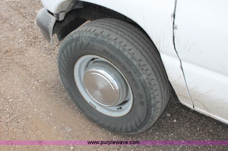 image for item C2600 2006 Ford E350 Super Duty cargo van