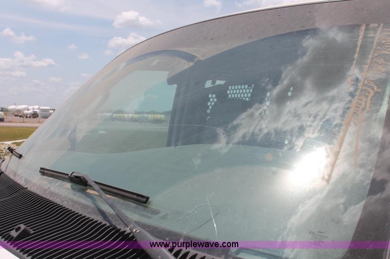 image for item C2600 2006 Ford E350 Super Duty cargo van