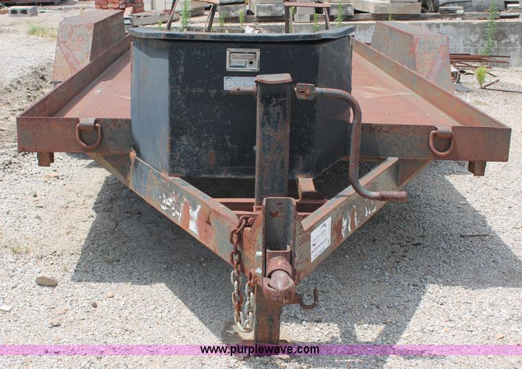 image for item C2605 2000 Roadhog Uniloader tandem axle trailer