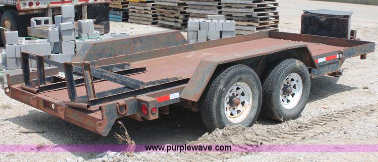 image for item C2605 2000 Roadhog Uniloader tandem axle trailer