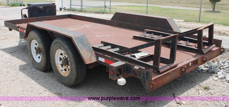 image for item C2605 2000 Roadhog Uniloader tandem axle trailer