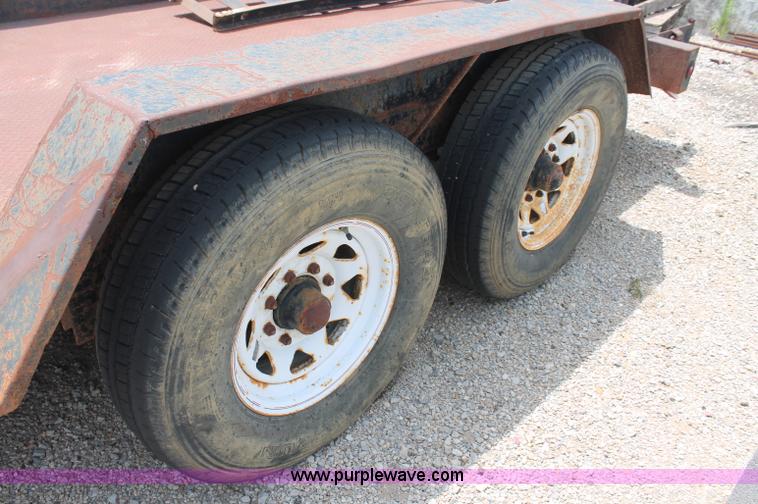 image for item C2605 2000 Roadhog Uniloader tandem axle trailer