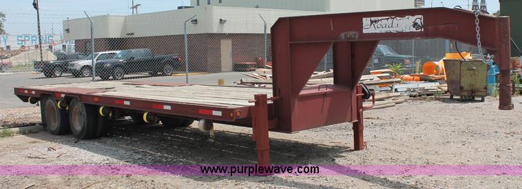 image for item C2609 2001 Roadhog low profile tandem axle gooseneck trailer