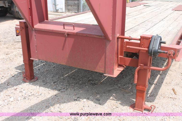 image for item C2609 2001 Roadhog low profile tandem axle gooseneck trailer