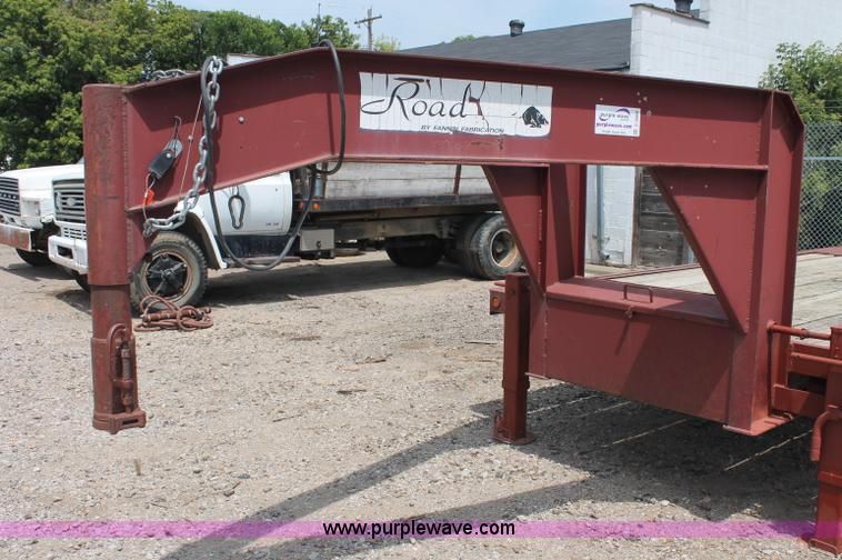 image for item C2609 2001 Roadhog low profile tandem axle gooseneck trailer