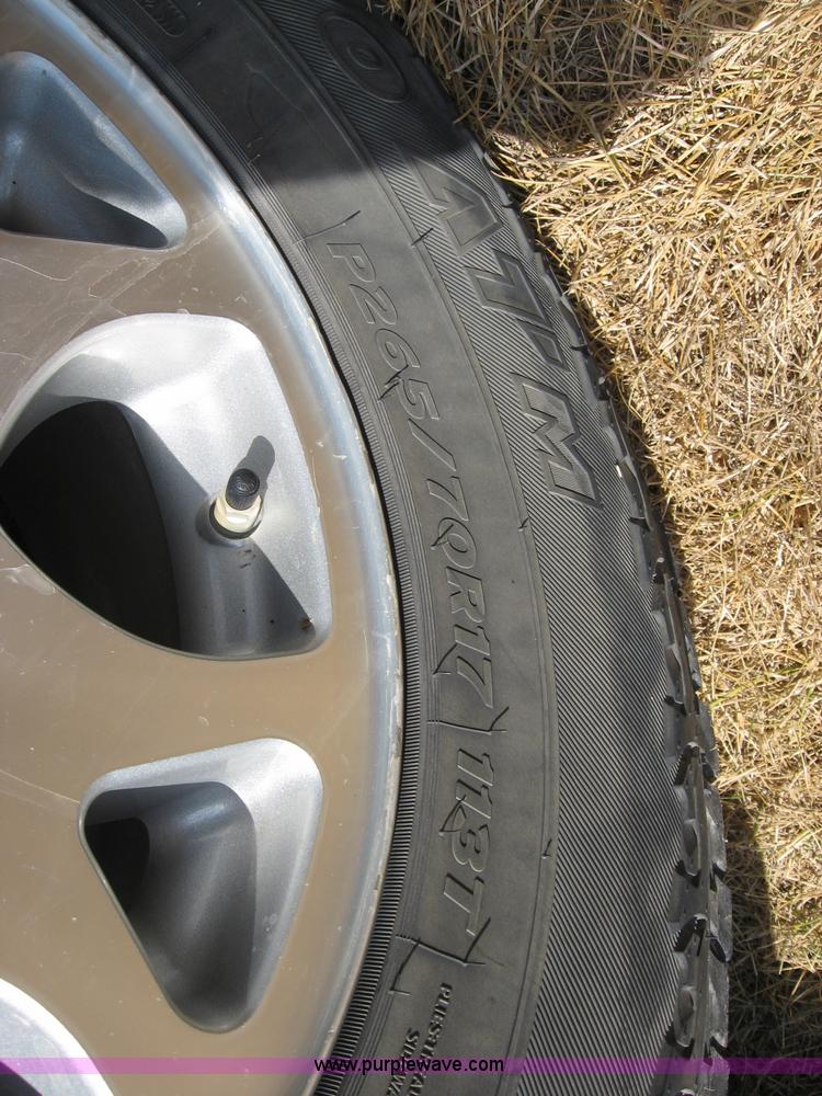 image for item C2613 2006 Chevrolet Suburban 1500 Z71 SUV