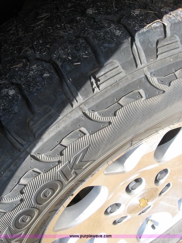 image for item C2613 2006 Chevrolet Suburban 1500 Z71 SUV