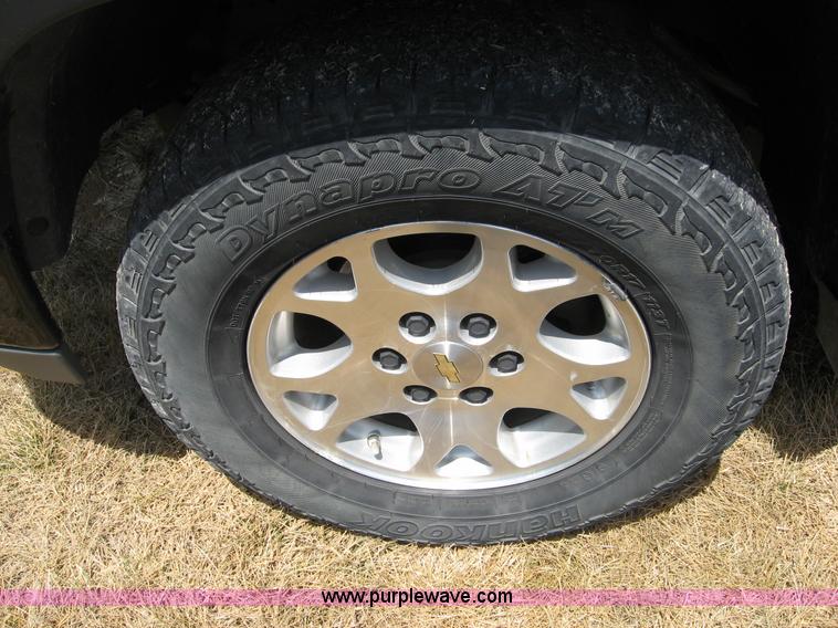 image for item C2613 2006 Chevrolet Suburban 1500 Z71 SUV