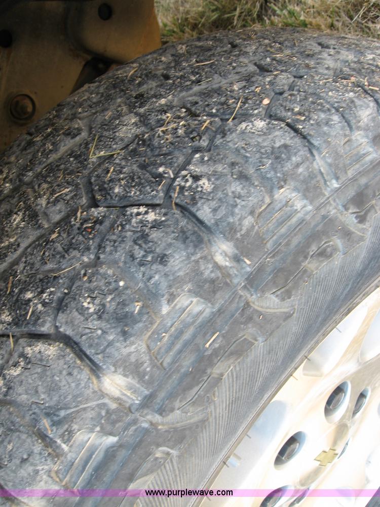 image for item C2613 2006 Chevrolet Suburban 1500 Z71 SUV