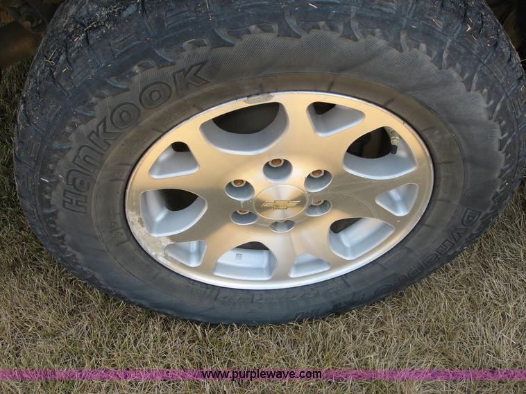 image for item C2613 2006 Chevrolet Suburban 1500 Z71 SUV