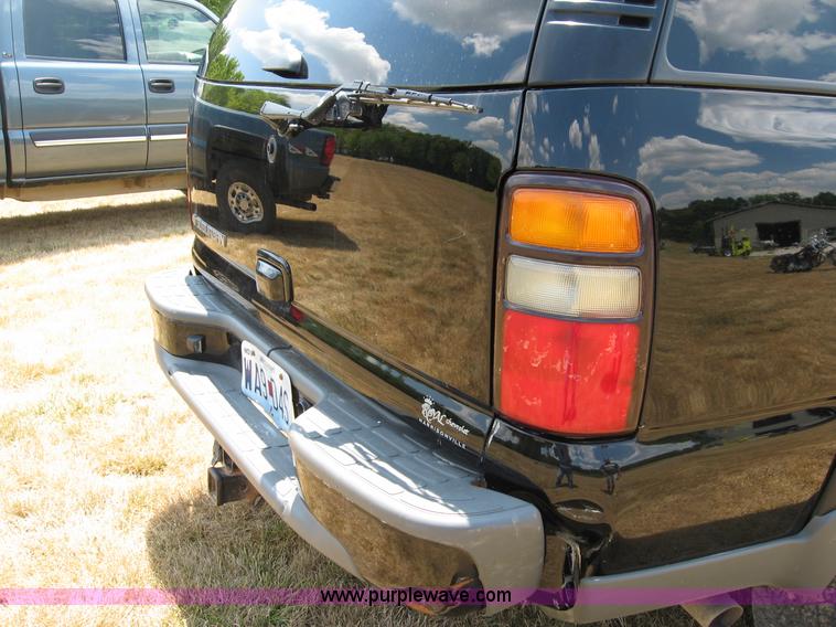 image for item C2613 2006 Chevrolet Suburban 1500 Z71 SUV