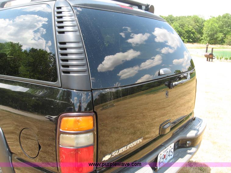 image for item C2613 2006 Chevrolet Suburban 1500 Z71 SUV