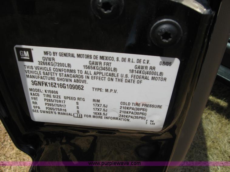 image for item C2613 2006 Chevrolet Suburban 1500 Z71 SUV