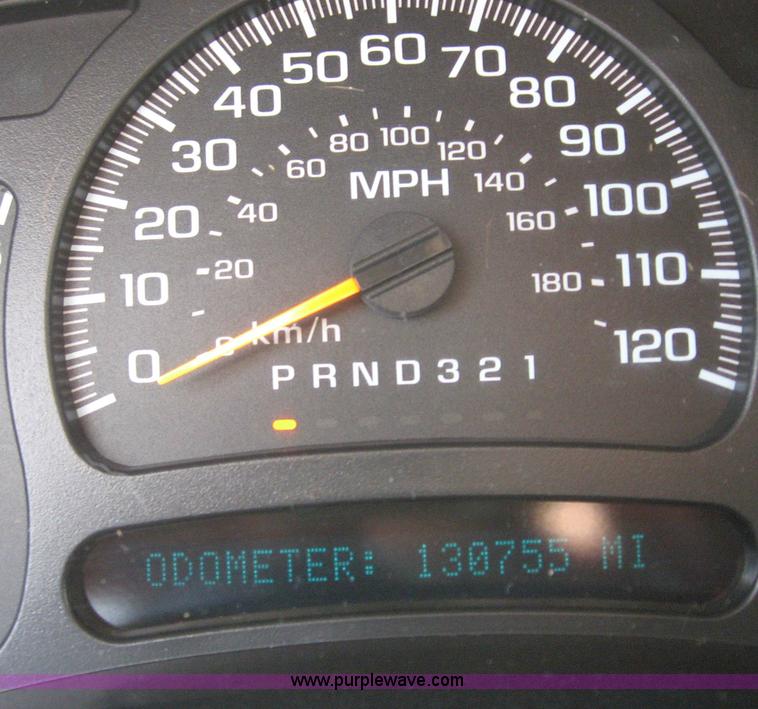 image for item C2613 2006 Chevrolet Suburban 1500 Z71 SUV