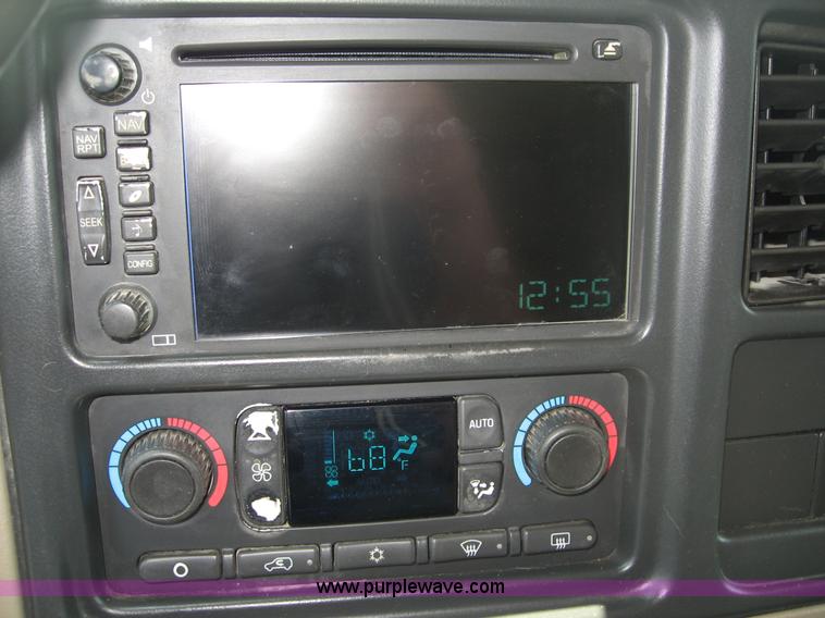 image for item C2613 2006 Chevrolet Suburban 1500 Z71 SUV