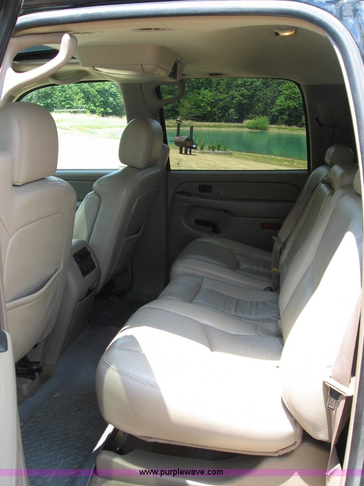 image for item C2613 2006 Chevrolet Suburban 1500 Z71 SUV