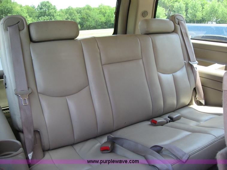 image for item C2613 2006 Chevrolet Suburban 1500 Z71 SUV