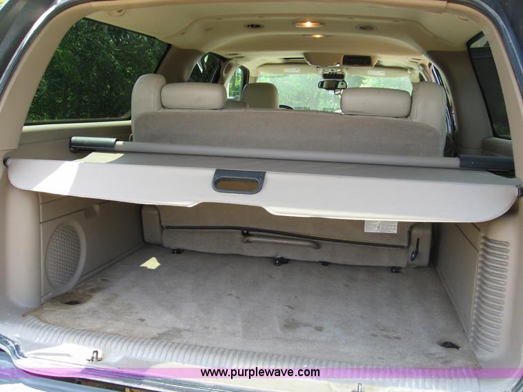 image for item C2613 2006 Chevrolet Suburban 1500 Z71 SUV