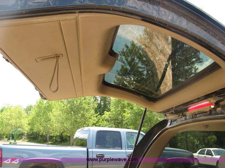 image for item C2613 2006 Chevrolet Suburban 1500 Z71 SUV