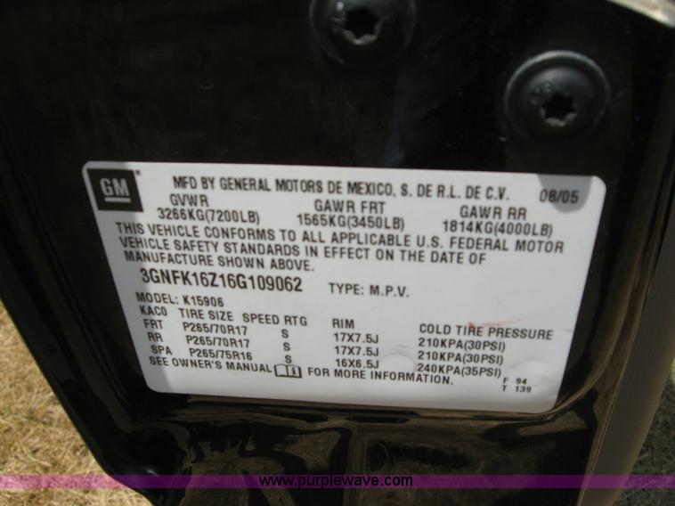 image for item C2613 2006 Chevrolet Suburban 1500 Z71 SUV