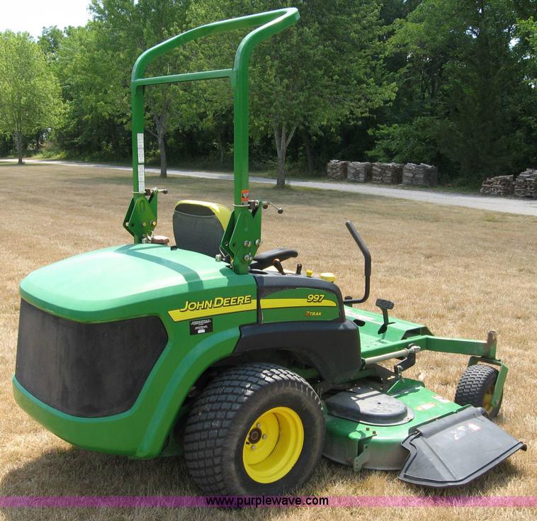 image for item C2615 John Deere 997 ZTRAK lawn mower