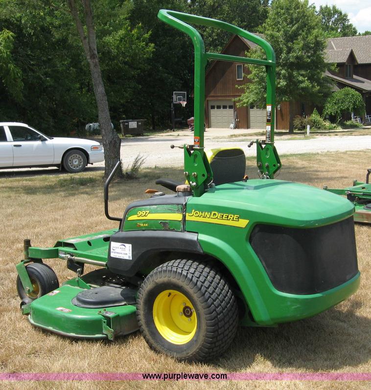 image for item C2615 John Deere 997 ZTRAK lawn mower