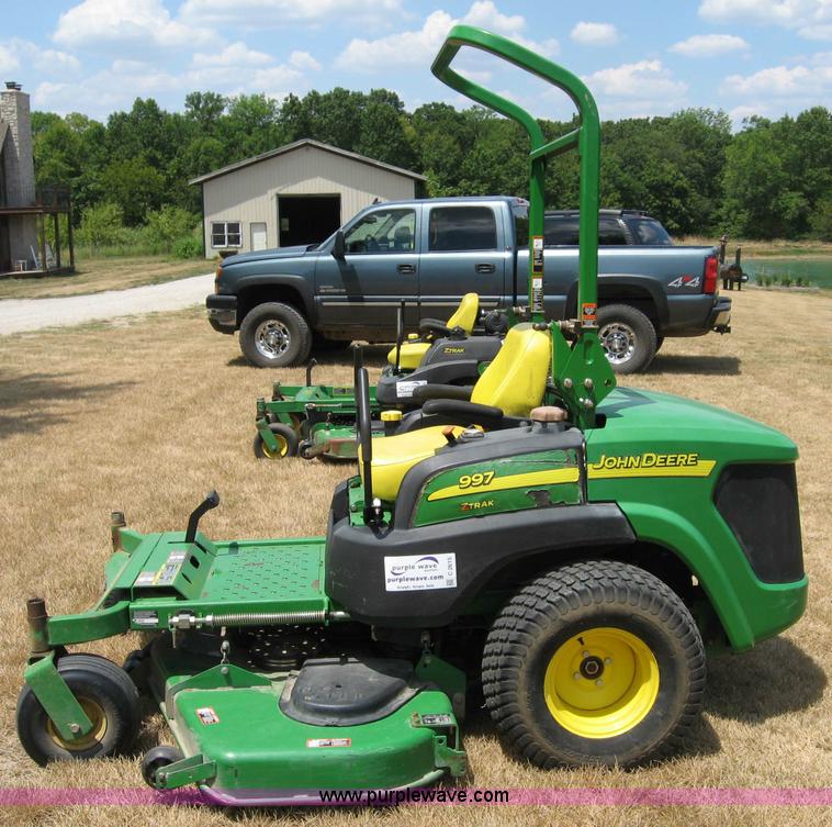 image for item C2615 John Deere 997 ZTRAK lawn mower
